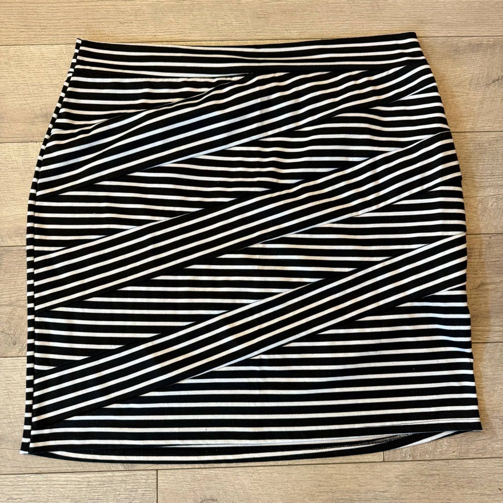 Women's Dots Skirt Size 3X Black White Striped